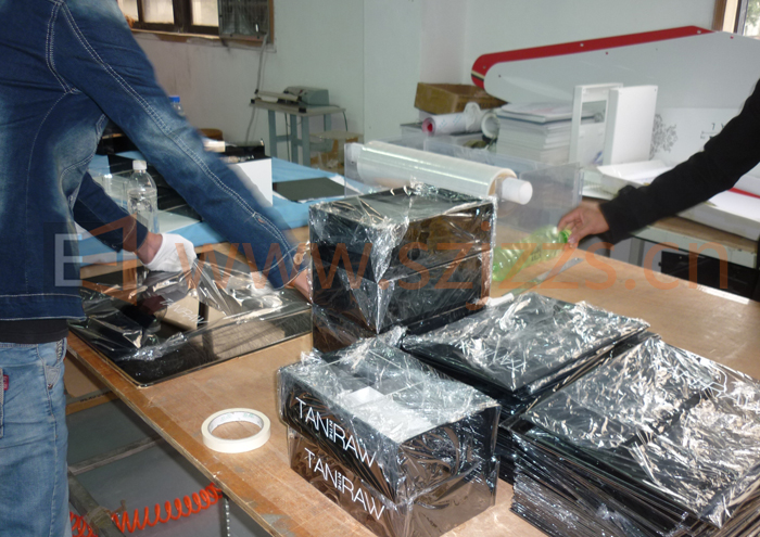 Tan In The Raw品牌護(hù)膚品展示架案例